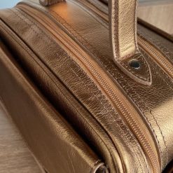 Bolsa Manuela Baú Média couro Metalizada Bronze