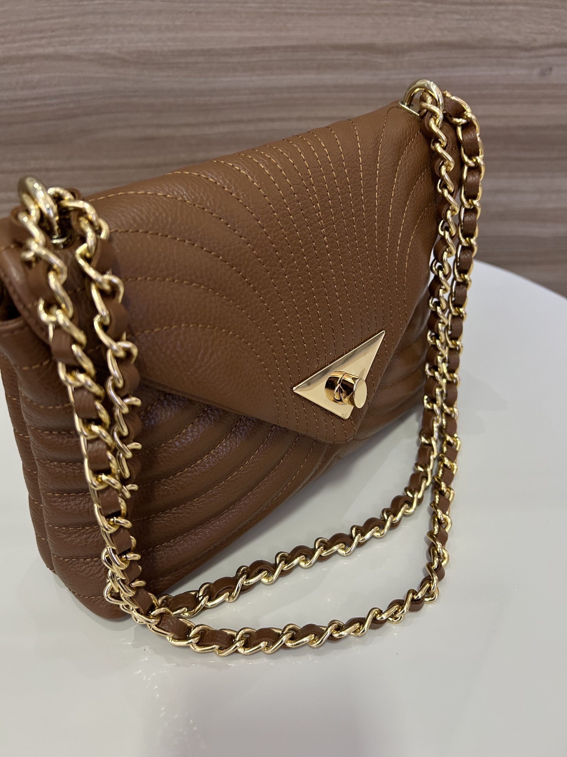 Bolsa Couro legítimo Ester caramelo alça corrente - Imagem 2