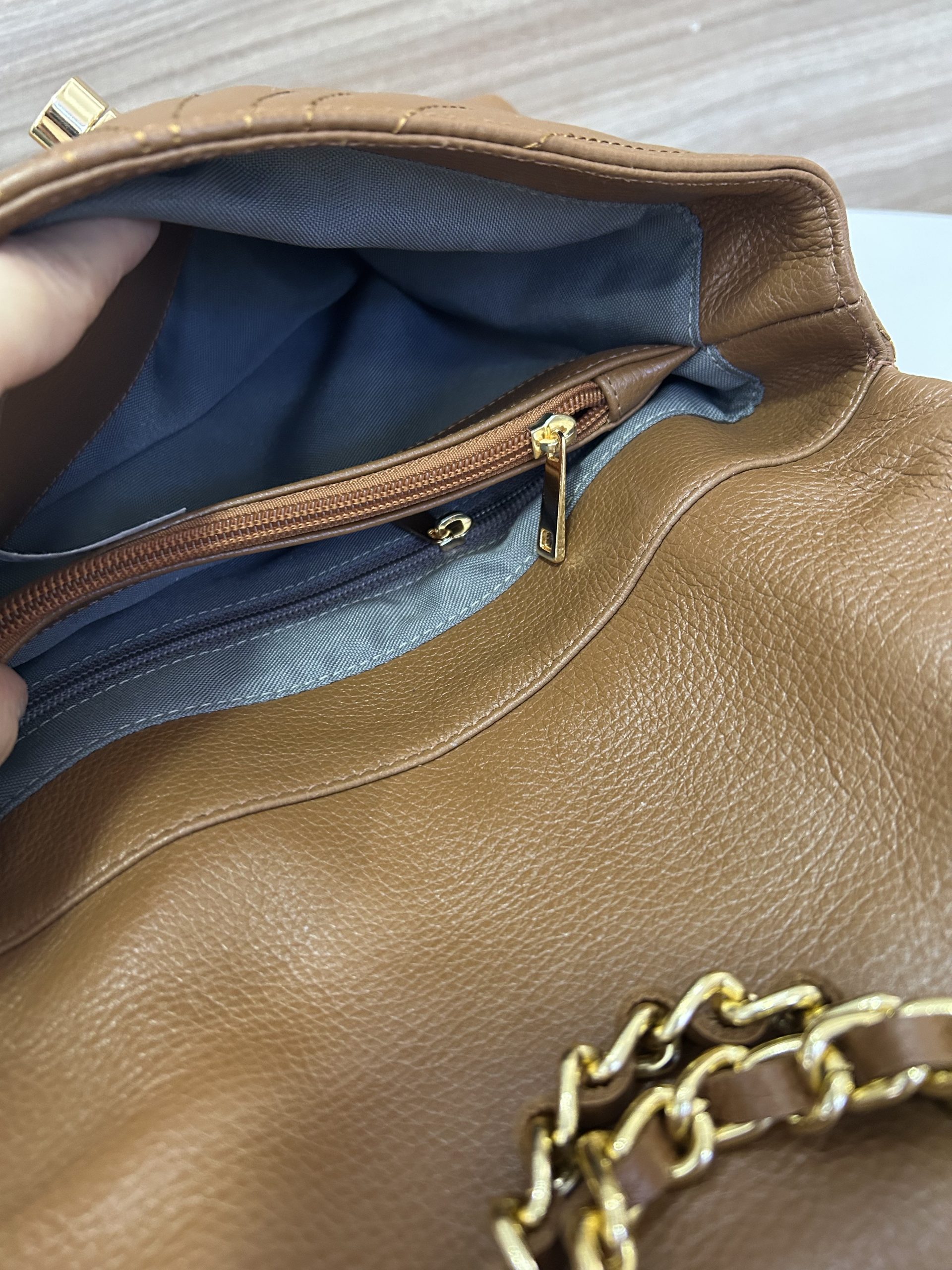 Bolsa Couro legítimo Ester caramelo alça corrente - Imagem 3